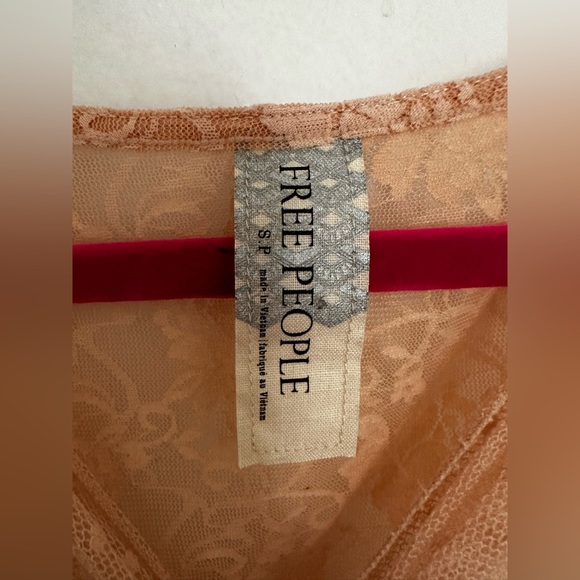 Free People pink top. Women’s small petite. Polyester blend. - Picture 3 of 4